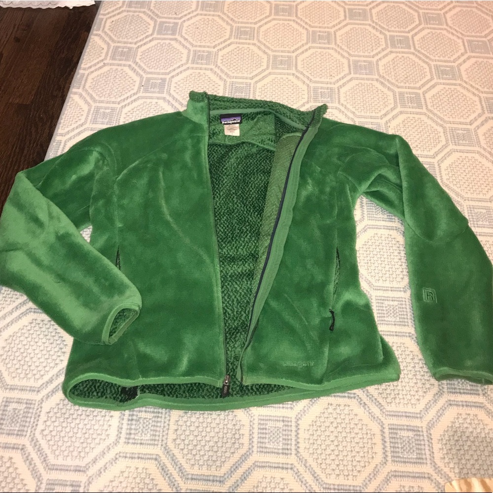 Women’s Green Fuzzy Patagonia ZIP-up